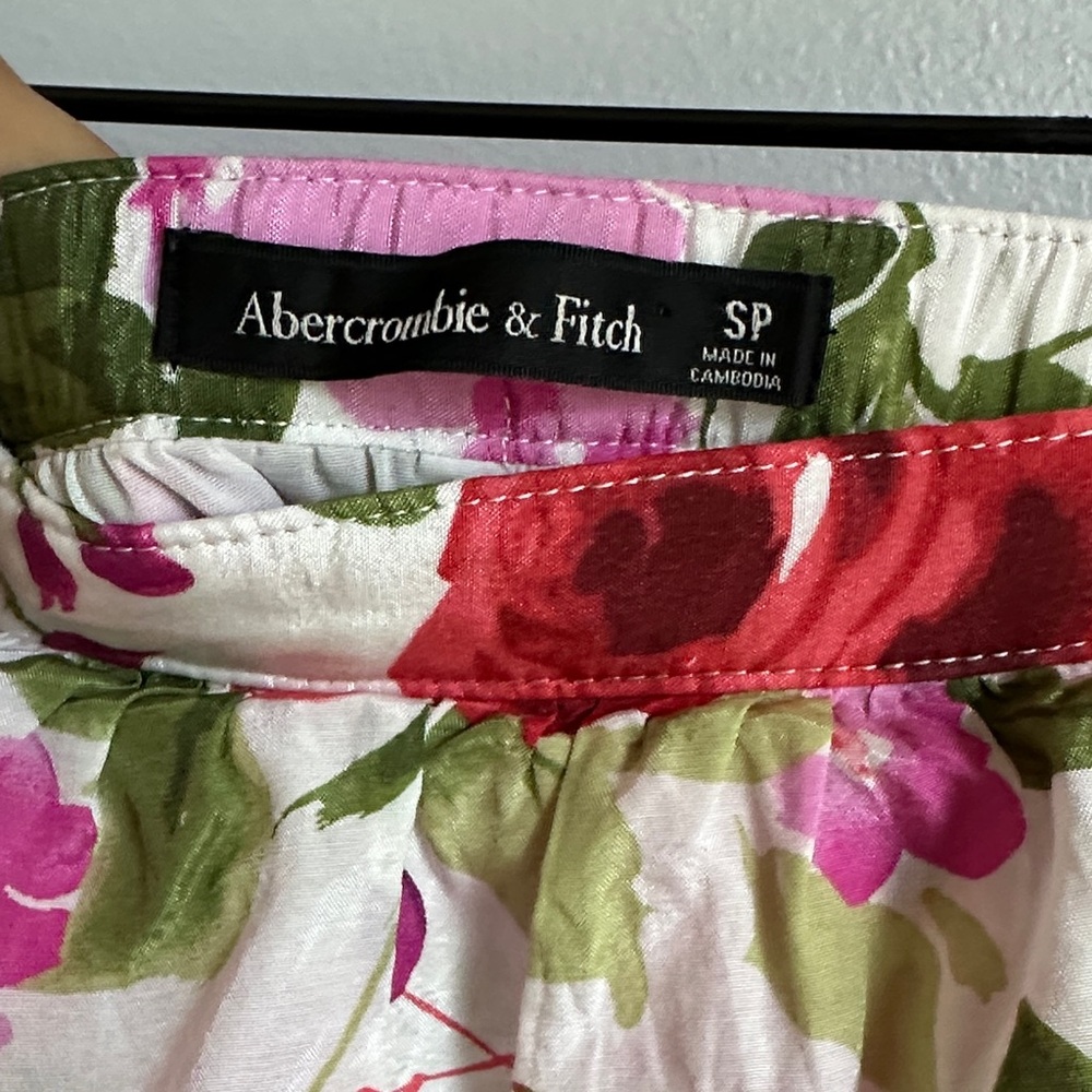 Abercrombie & Fitch Floral Set - Picture 6 of 11